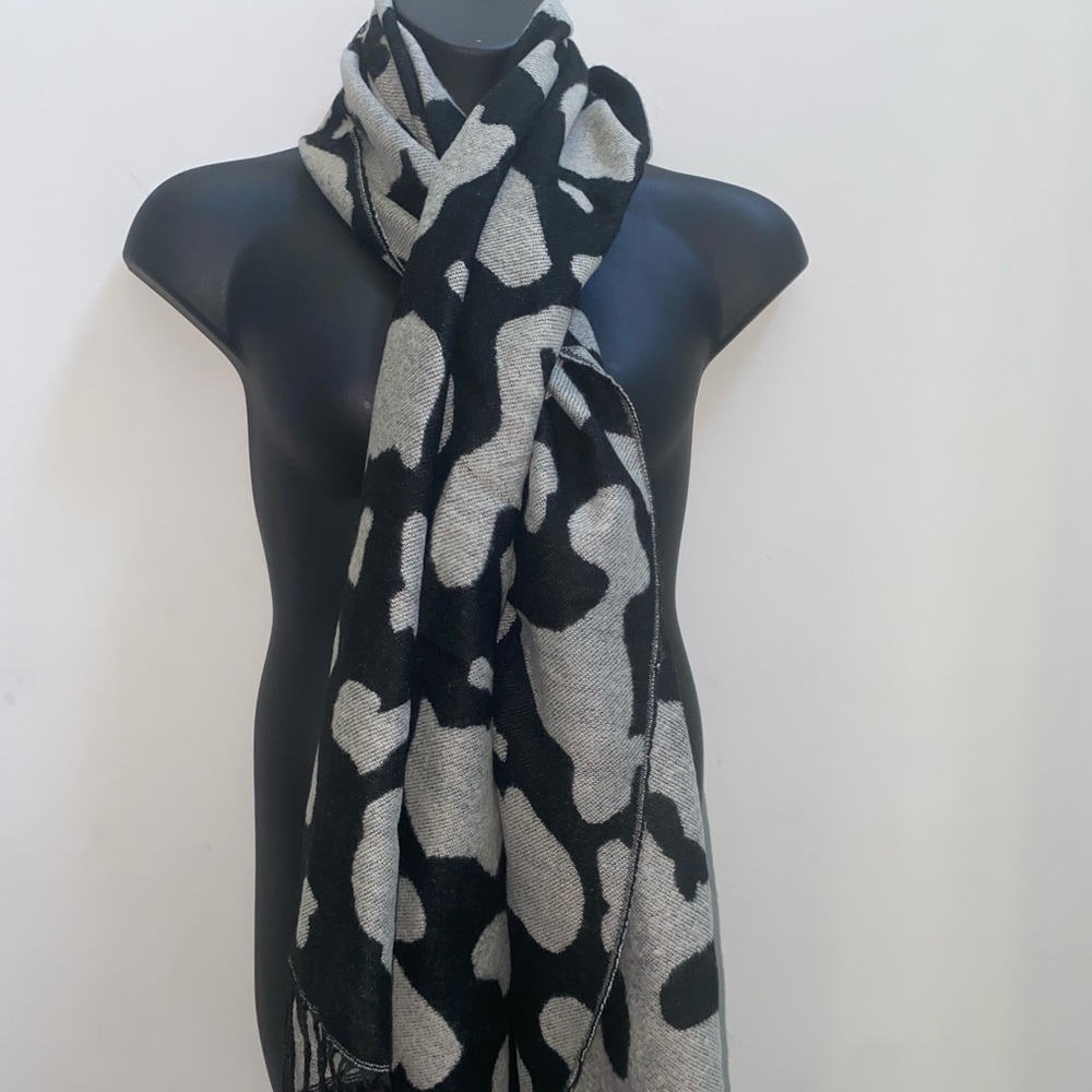 NWT- COW PATTERN TASSLE SCARF - Picture 2 of 10